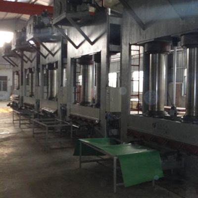 New Design Of Recon Wood Veneer Wenge WSW-L6761N Customizable 0.15-0.55mm Thickness For Interior Door Face