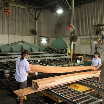 Decoration Natural Anigre Wood Veneer Flat Cut Crown Grain 0.18-0.55 mm Thickness