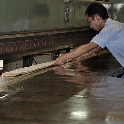 AAA Grade Teak Wood Veneer Contrast Black Line Straight Grain For Fancy Plywood