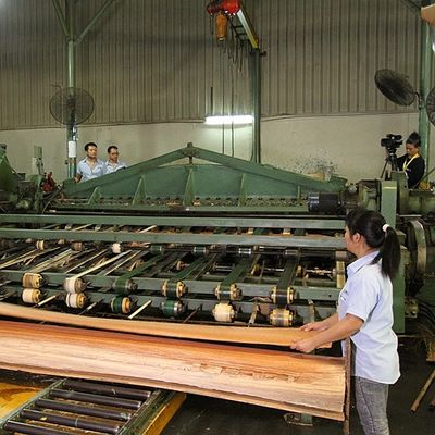 American Natural Walnut Wood Veneer Quarter Cut Straight Figured For High Class Furniture Making Fsc China Manufacturer