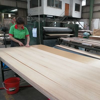 Natural Teak Crown Wood Veneer Fancy Plywood Board Mdf Chipboard Furniture Base Board 2440 2745mm Length