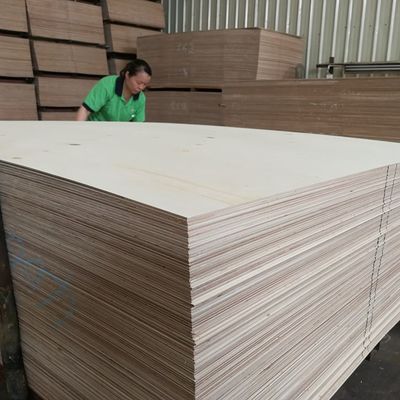 Fancy Plywood Of Natural Walnut Crown Grain Wood Veneer