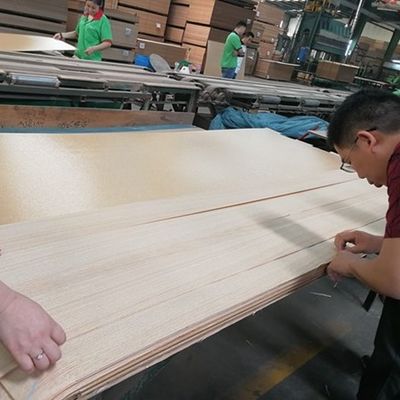 High-End Engineered Wood Veneer European Walnut E.WT-X4088C Crown Cut Black with 0.15-0.55mm for Door Factory