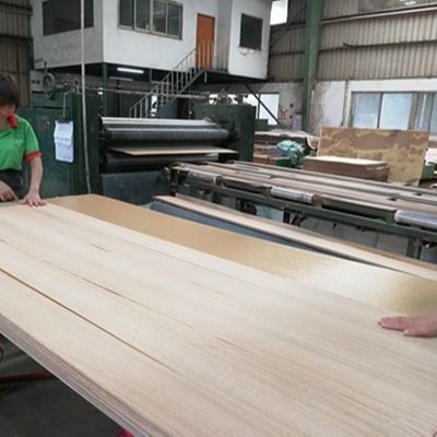 Red Color 2500-3100mm Engineered Wood Veneer For Furniture