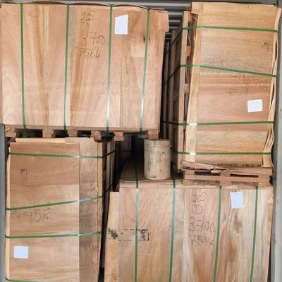 2440*1220 Whole Piece Gabon Okume Wood Veneer 0.2mm - 0.4mm For Fancy Panels Factory